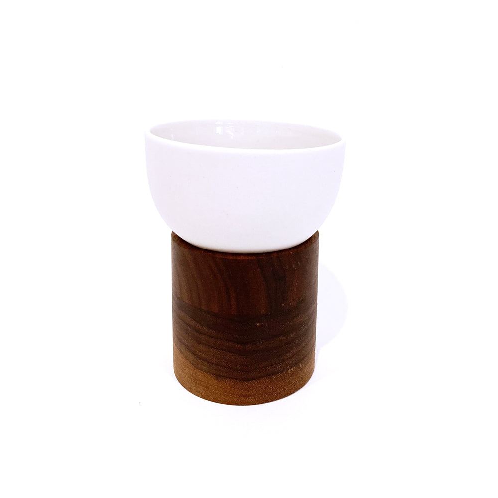 "Purpur" Porcelain Cup With Dark Wood Base - MUDAM STORE