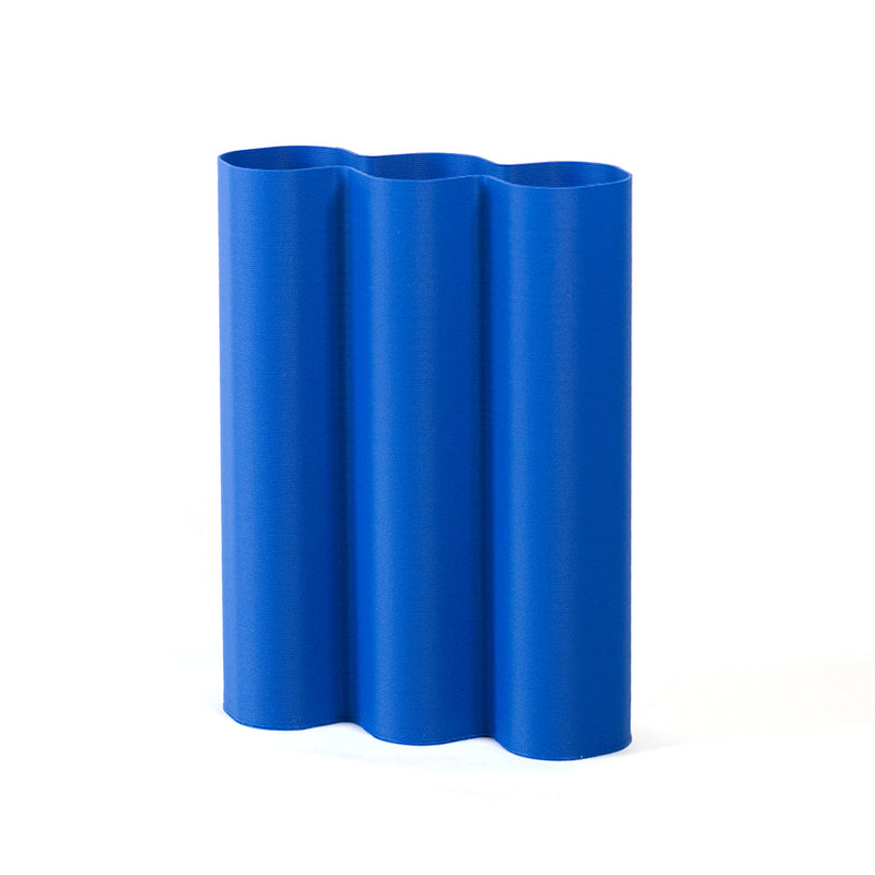 warren-and-leaticia-alvaro-3-vase-blue-front-mudamstore